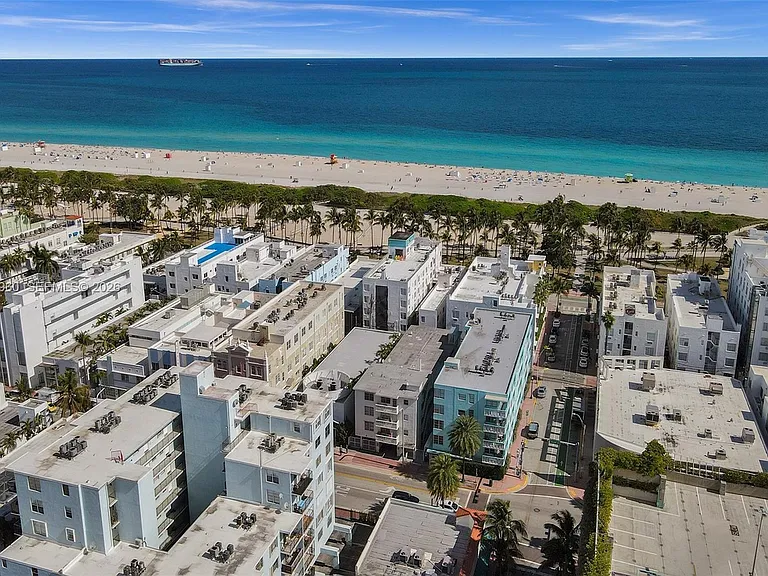 713 Collins Ave #42 — Photo 48