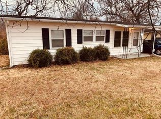 817 SW 31st St, Topeka, KS 66611