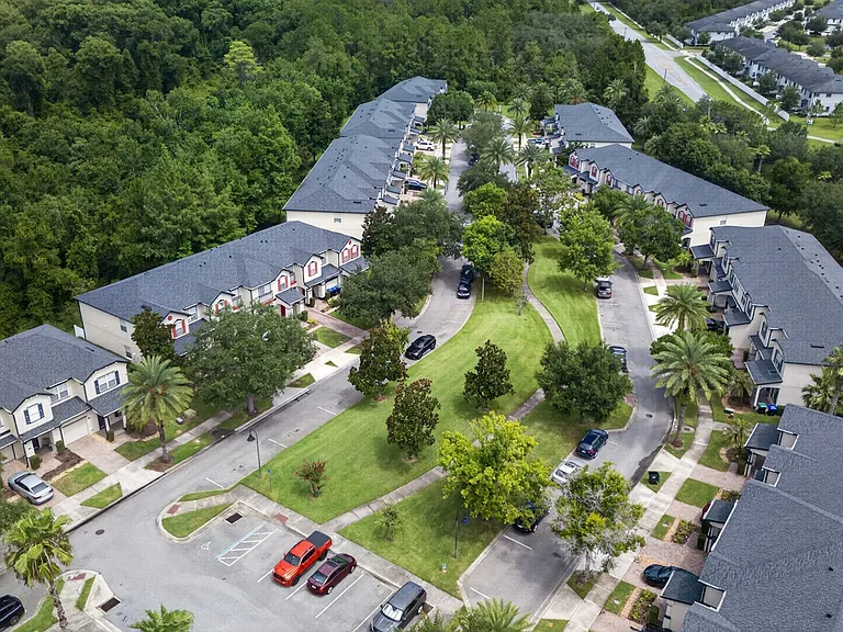 10411 Park Commons Dr — Photo 17