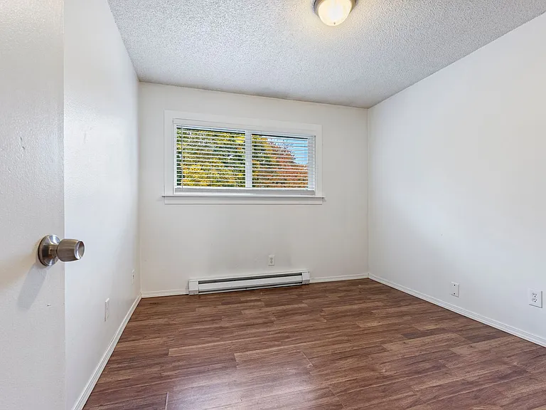 Sandy Terrace Apartments — Photo 13