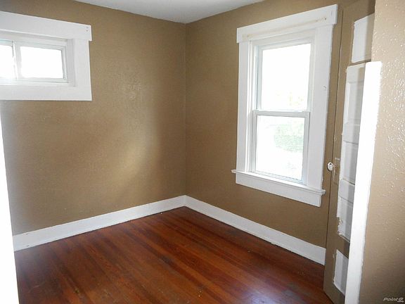4th image of 130 Edgar Ave