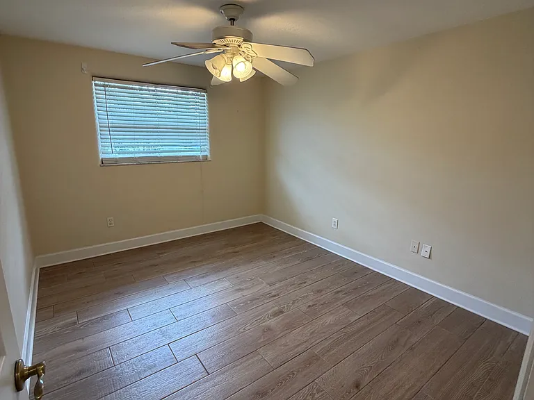 104 Oakwood Ave — Photo 14