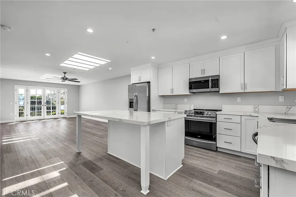 2 bed, 1077 sqft, $5,000 — Photo 1