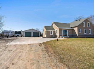 1372 Phillips Rd, Green Bay, WI 54311
