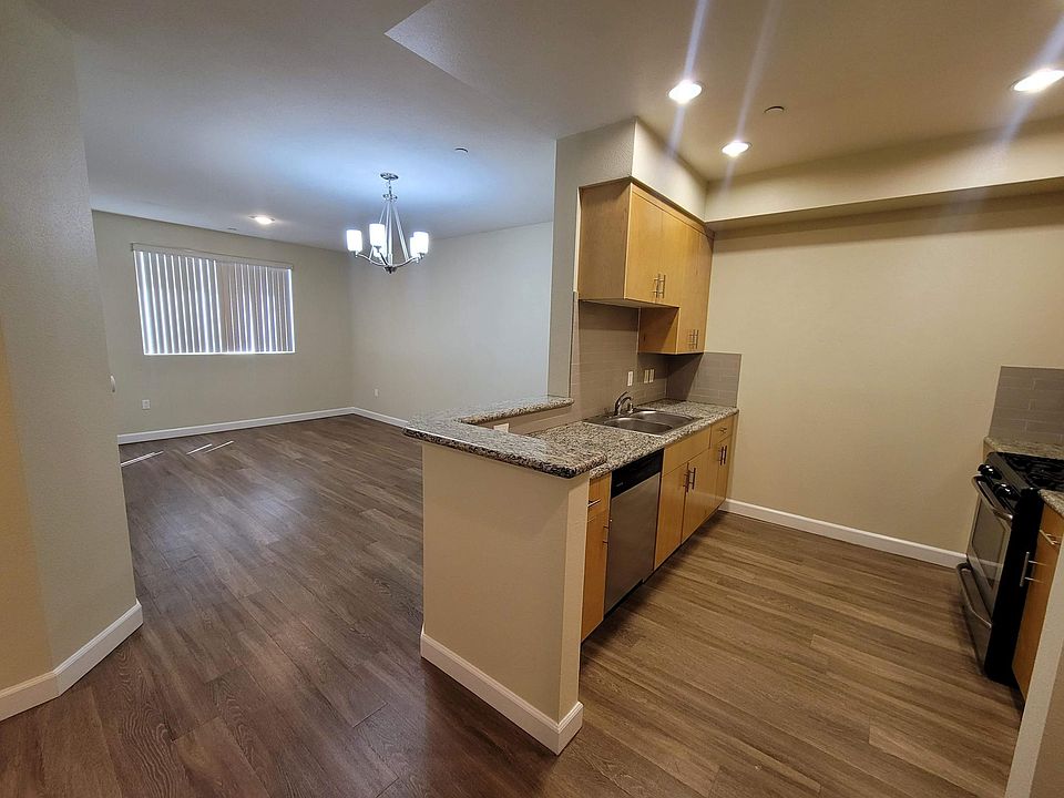 2nd image of 12516 San Fernando Rd #202