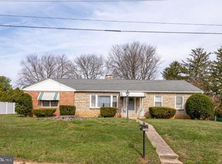 15 Gateway Rd, York, PA 17403