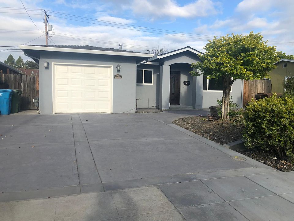 1st image of 2553 Pilot Knob Dr