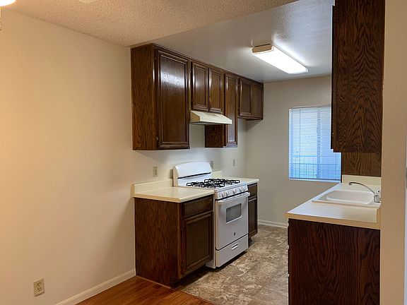 3rd image of 436 E Magnolia Blvd #209