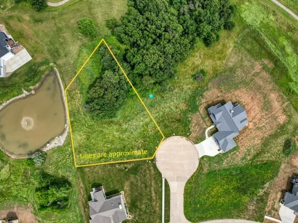 2980 Hickory Cir, Pella, IA 50219