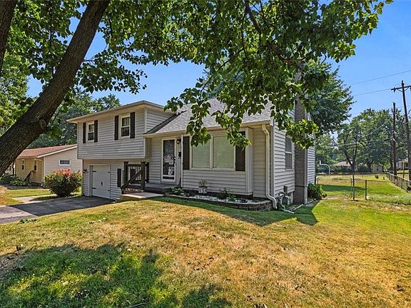 3rd image of 8111 W 91st St