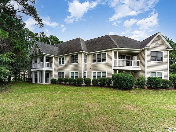 This is a picture of the back of the building, Our condo E is the center top unit in this picture