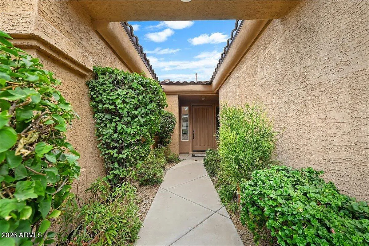 4 bed, 2.0 bath, 2366 sqft, $5,500 — Photo 4