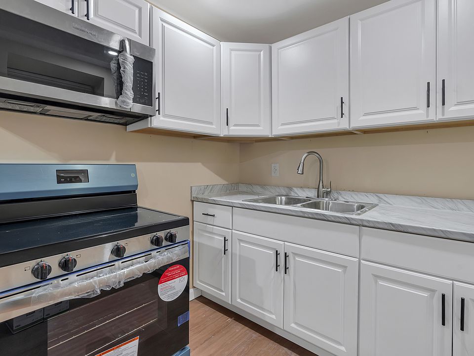 1st image of 56 Greenwich St #0