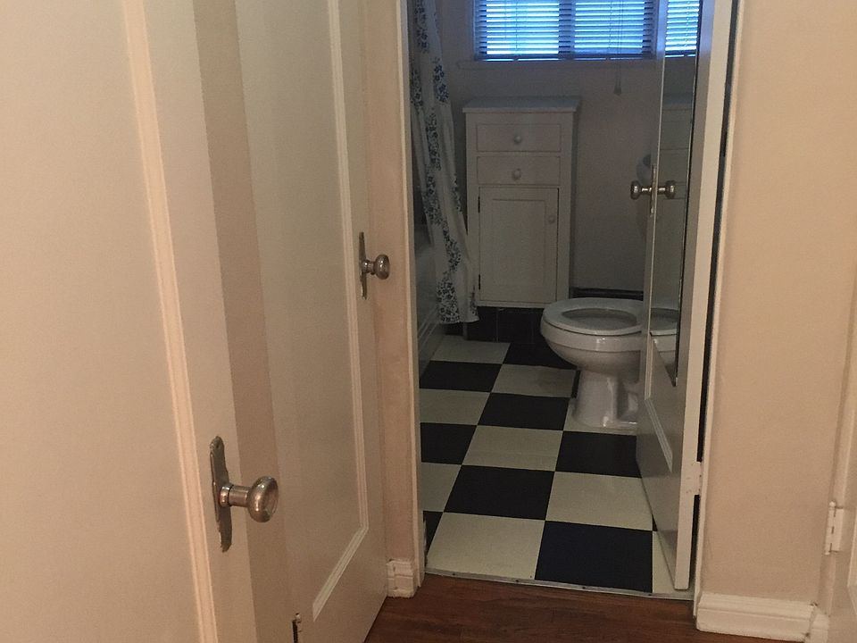 2nd image of 744 1/2 S Marengo Ave #744.5