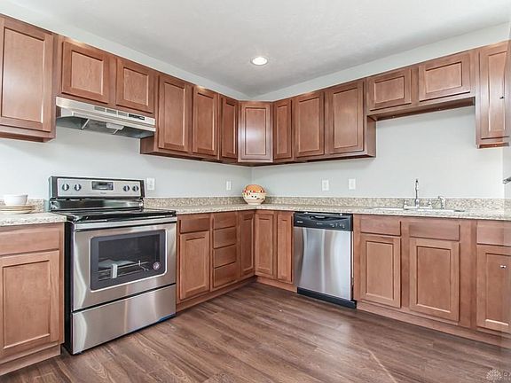 5th image of 293 Marchmont Dr