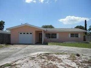 570 Lois Ln, Belleair Bluffs, FL 33770