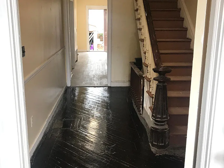 20 Duncan Ave — Photo 5