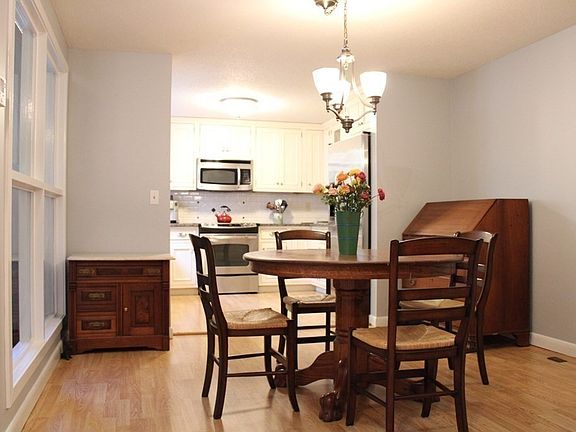 5th image of 24 Chilmark Dr