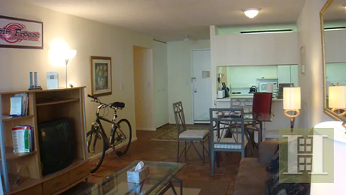 Rented by Halstead Real Estate | media 27