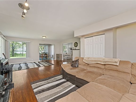 5th image of 178 Meadowdale Dr