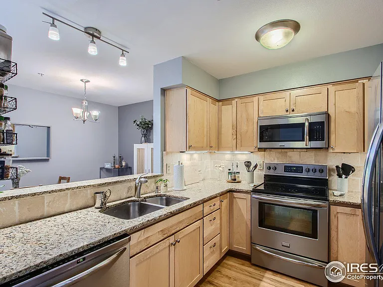Kitchen (cabinets have pull out drawers and lazy susans inside for ideal storage)