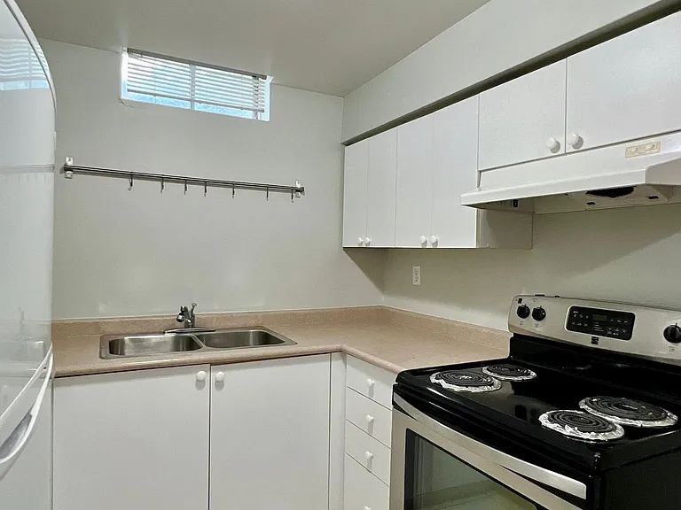65 Dakin Dr S — Photo 6
