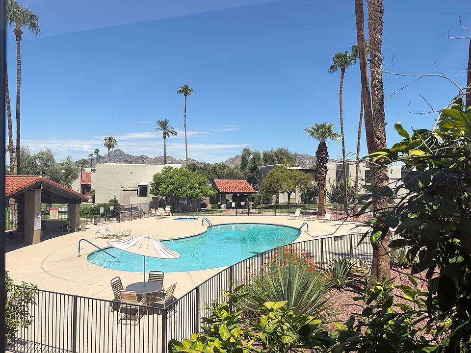4201 E Camelback Rd #72
