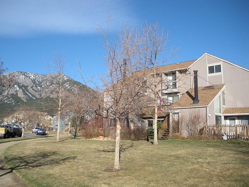 View of townhome from outside (far right)