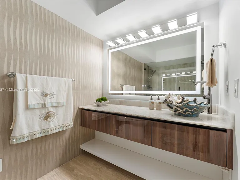 5900 Collins Ave #604 — Photo 23