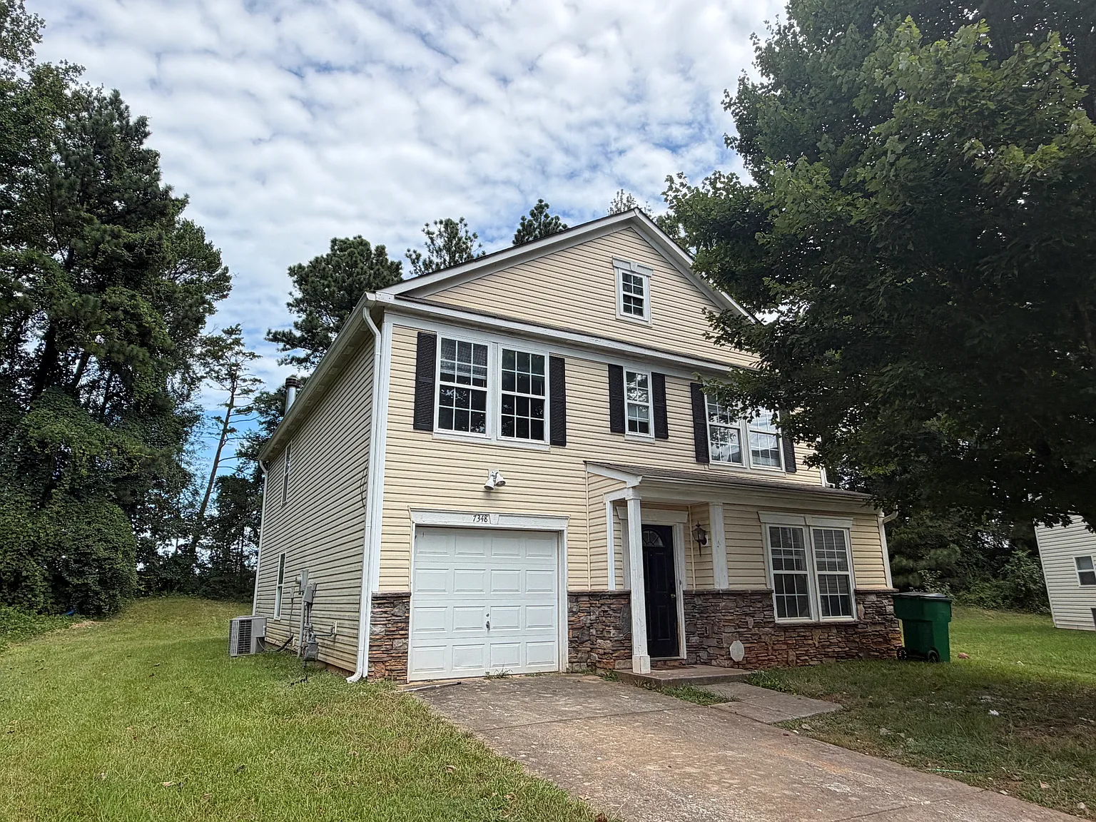 3 bed, 2.5 bath, 2392 sqft, $2,350 — Photo 1