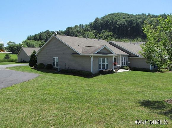 1st image of 305 Castle Creek Dr