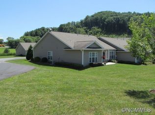 305 Castle Creek Dr, Waynesville, NC 28786