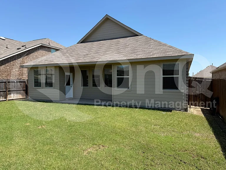 2402 Buchanan Ln — Photo 22