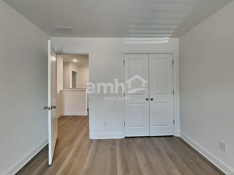 1112 Livengood Way — Photo 12