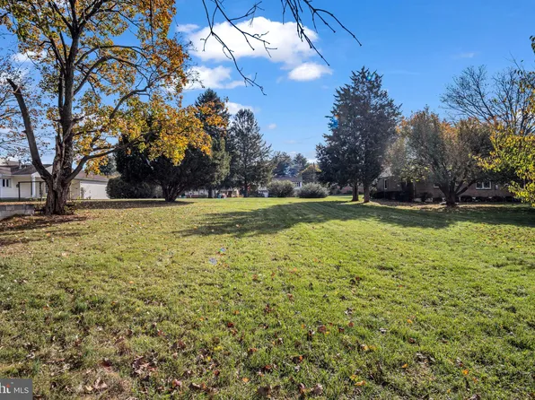17 Skyport Rd, Mechanicsburg, PA 17050
