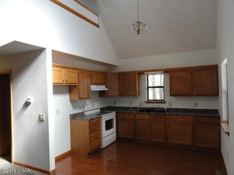 1219 Hill St — Photo 3
