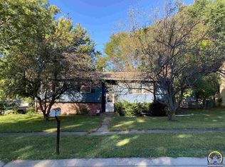 2753 SW Tutbury Town Rd, Topeka, KS 66614