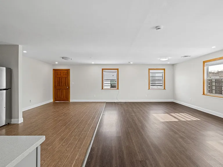 227 Franklin Ave #2 — Photo 6