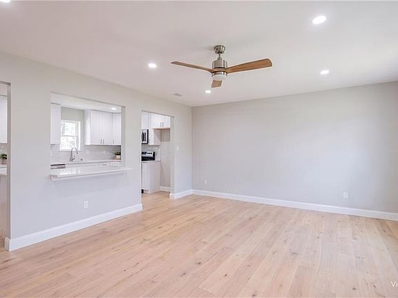 3rd image of 912 Windrock Ct