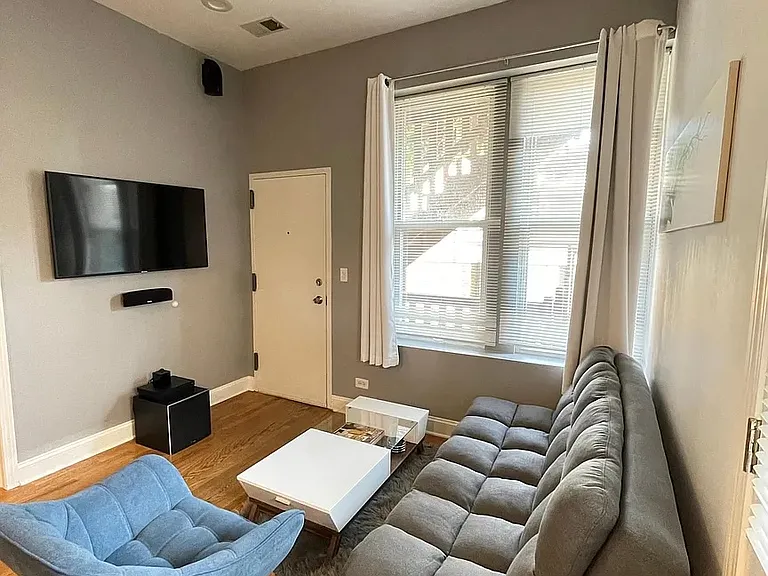 2025 W Erie St #1R — Photo 3
