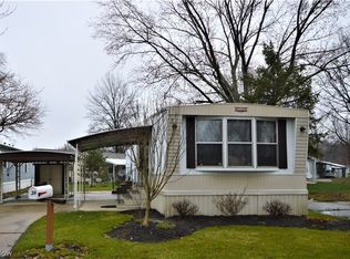38 Flagler Dr, Olmsted Falls, OH 44138