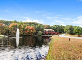 97 W Main St APT 47, Niantic, CT 06357