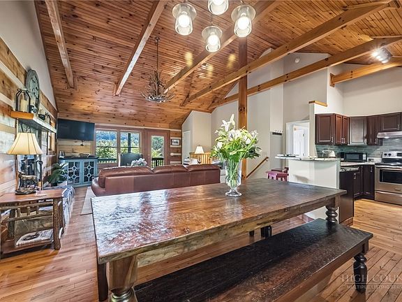 4th image of 850 River Ridge Road