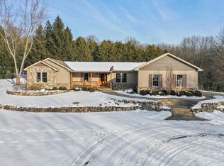 720 Sands Rd, Ortonville, MI 48462