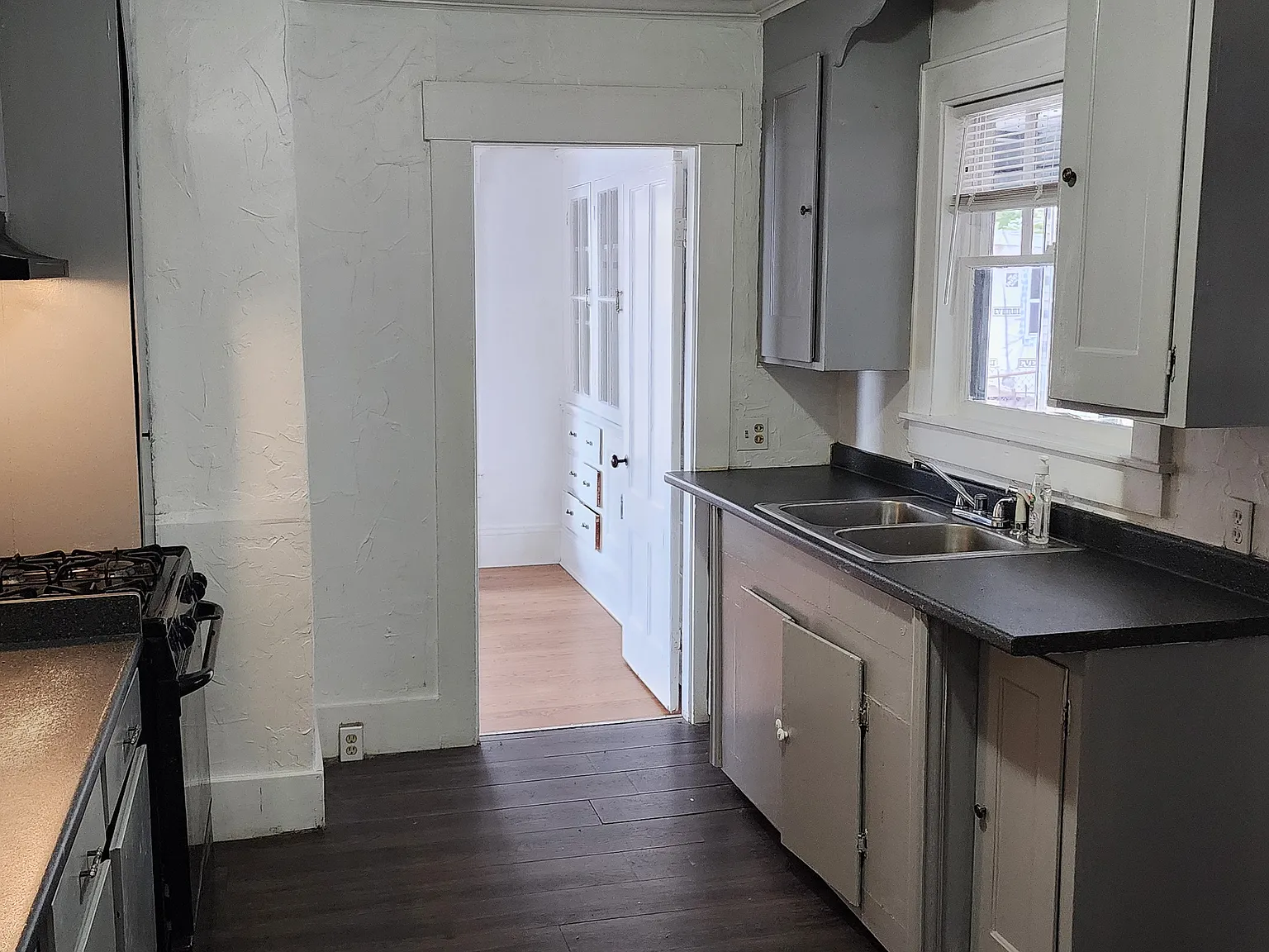 2 bed, 1000 sqft, $1,550 — Photo 3