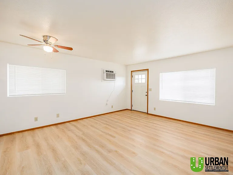 3531-3533 E Upriver Dr — Photo 3
