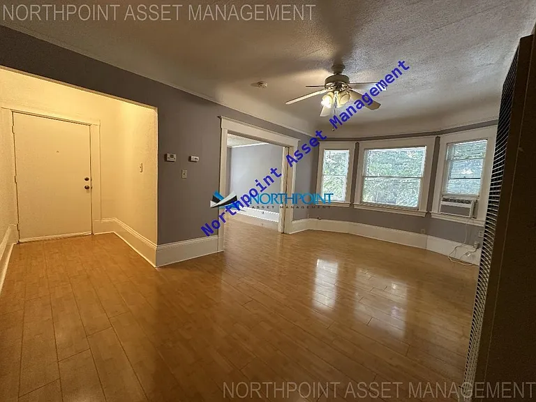 1401 F St #3 — Photo 9