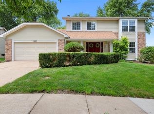 16531 Oak Forest Ct, Ballwin, MO