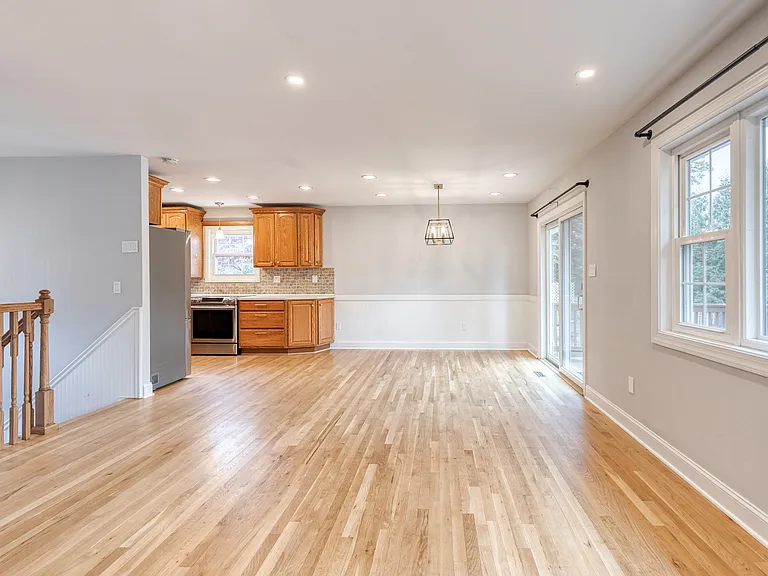617 Oak Ln — Photo 5