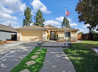 950 Del Monte Dr, Hollister, CA 95023